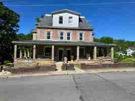 featured image of 348 N 8th St