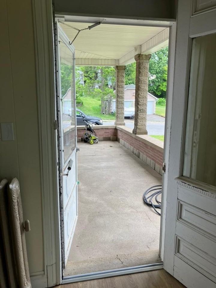 348 N 8th St - Photo 4 of 25