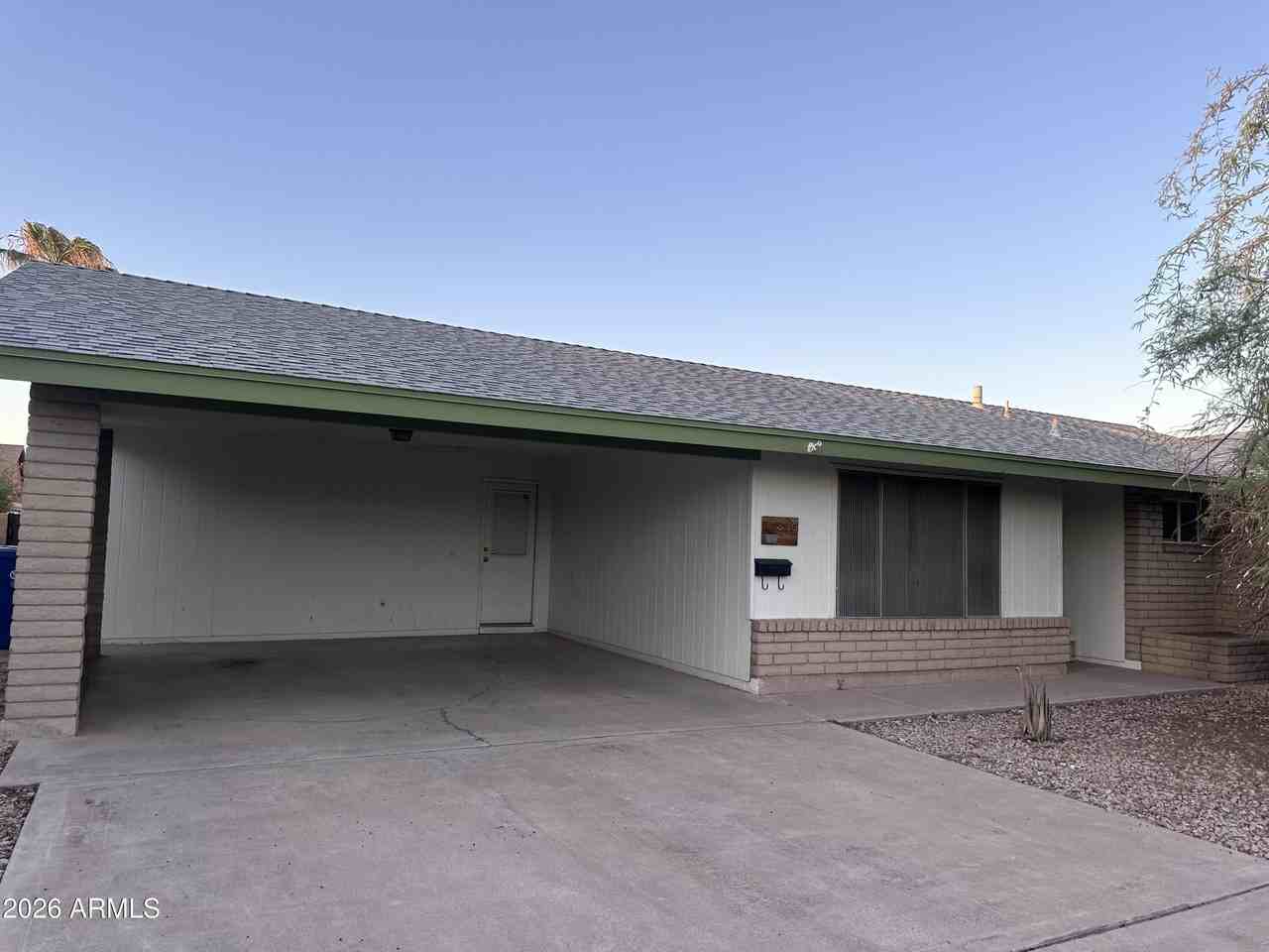308 E Ellis Dr - Photo 2 of 27