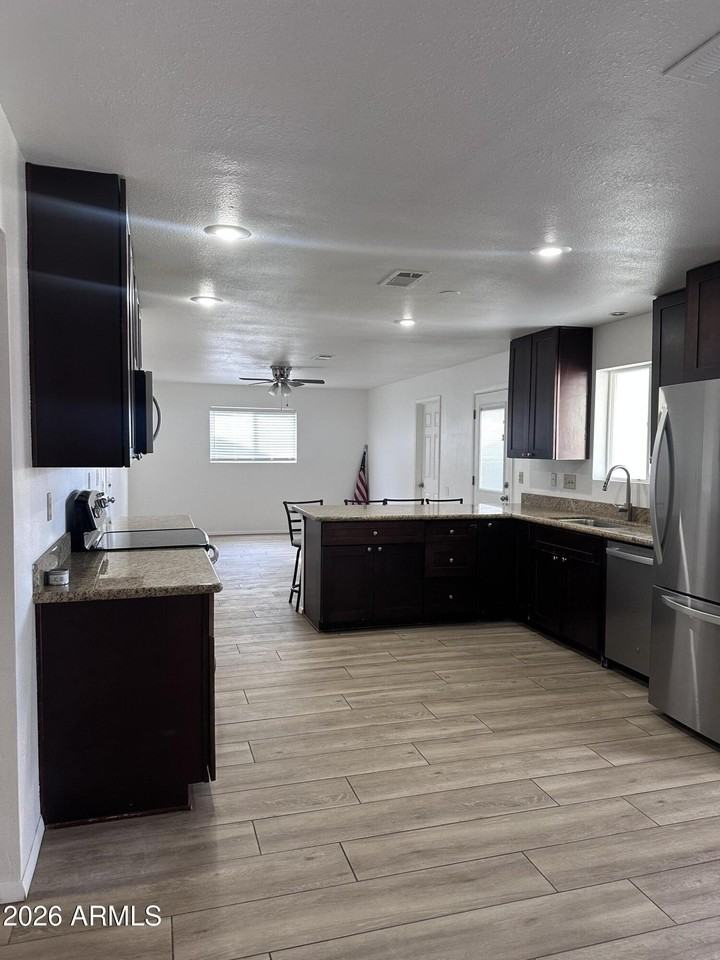 308 E Ellis Dr - Photo 4 of 27