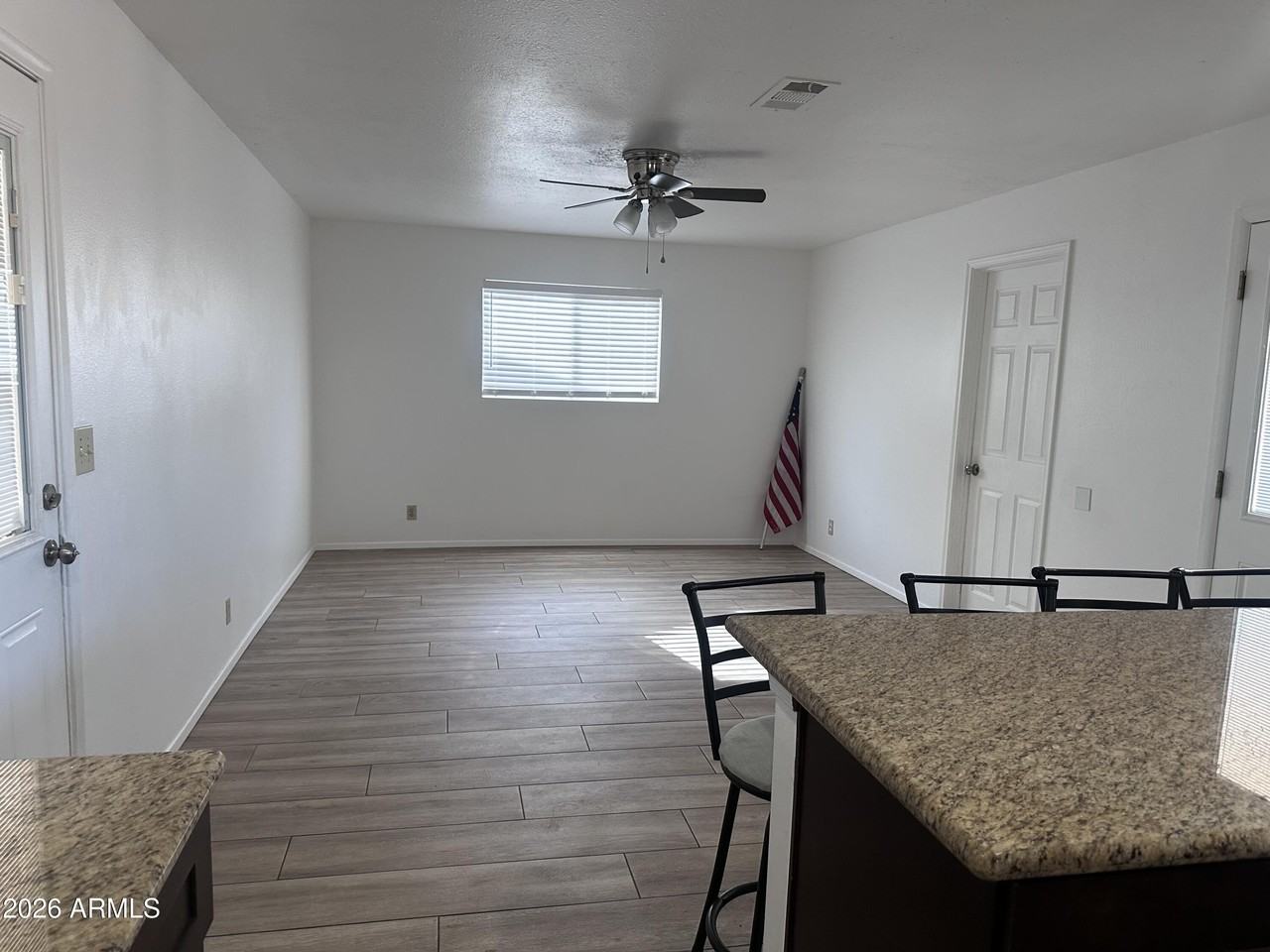 308 E Ellis Dr - Photo 5 of 27
