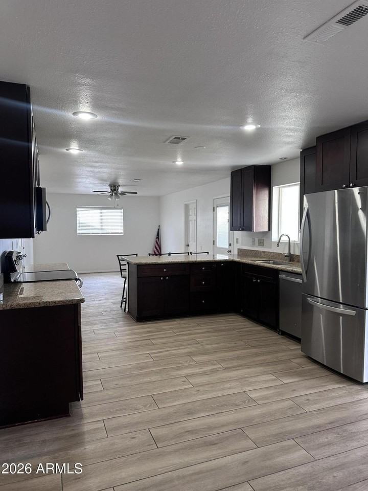 308 E Ellis Dr - Photo 6 of 27