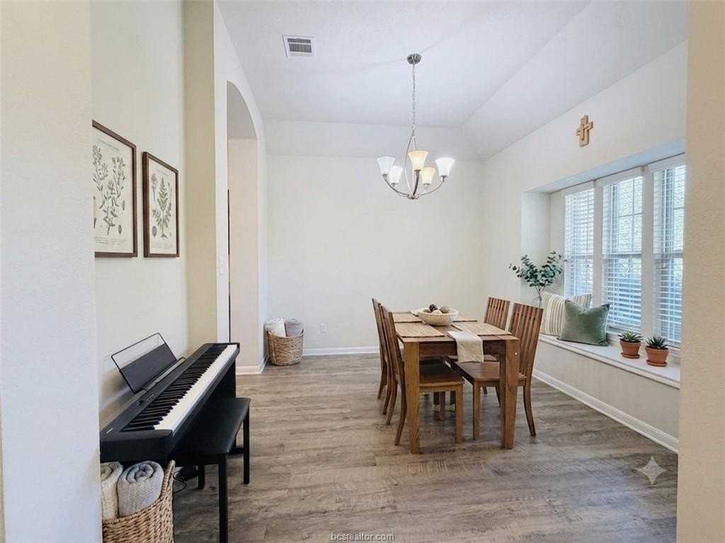 4007 Alford St - Photo 3 of 17