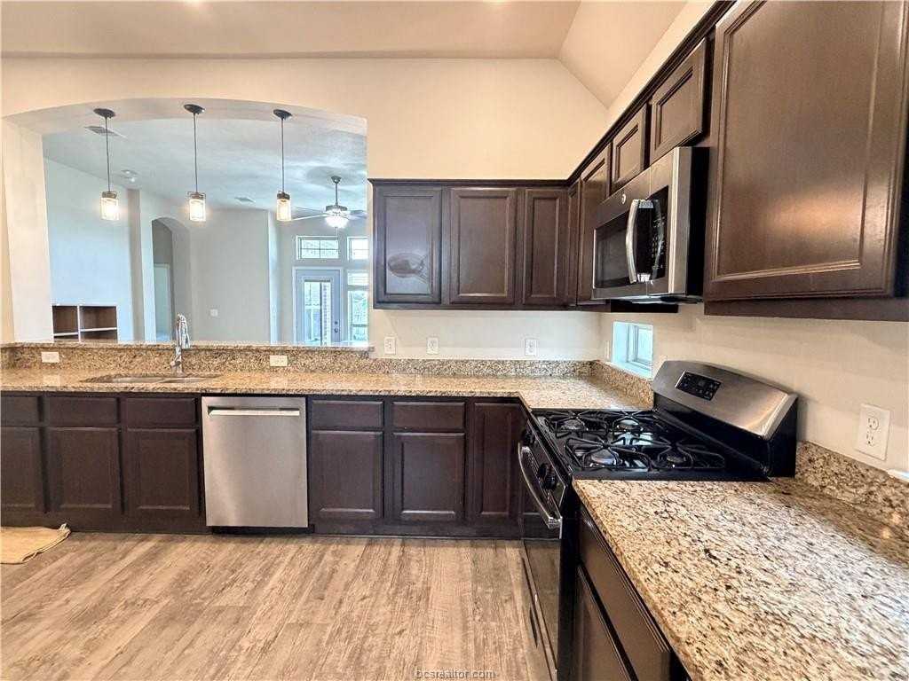 4007 Alford St - Photo 6 of 17