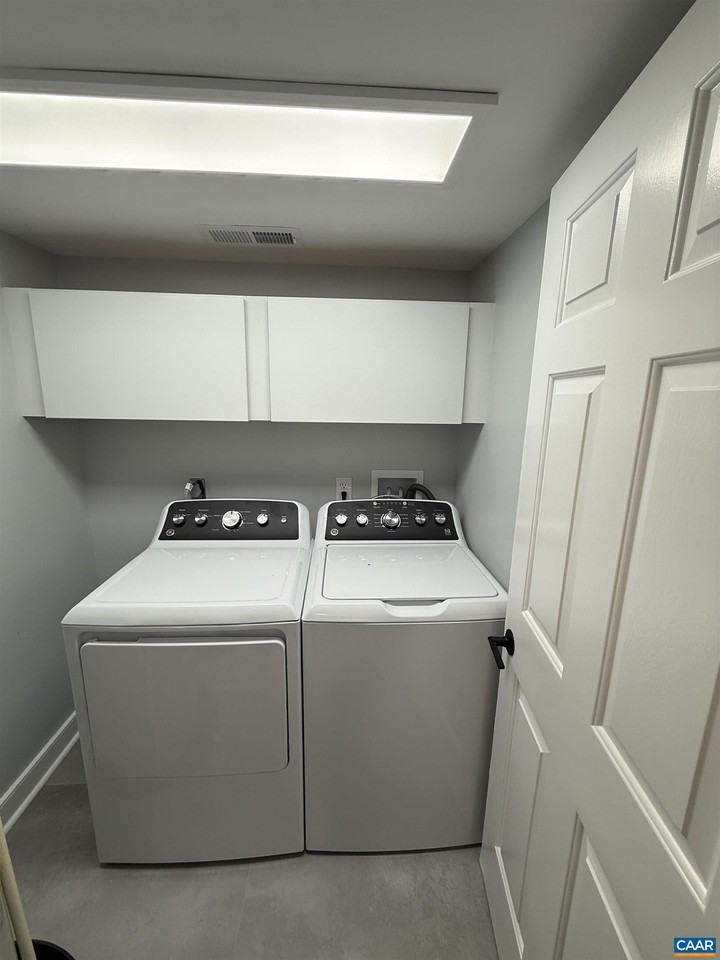 2108 Jefferson Park Ave #B - Photo 4 of 19