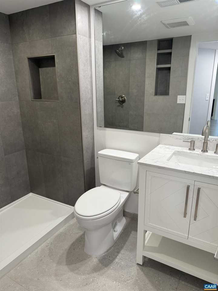 2108 Jefferson Park Ave #B - Photo 5 of 19
