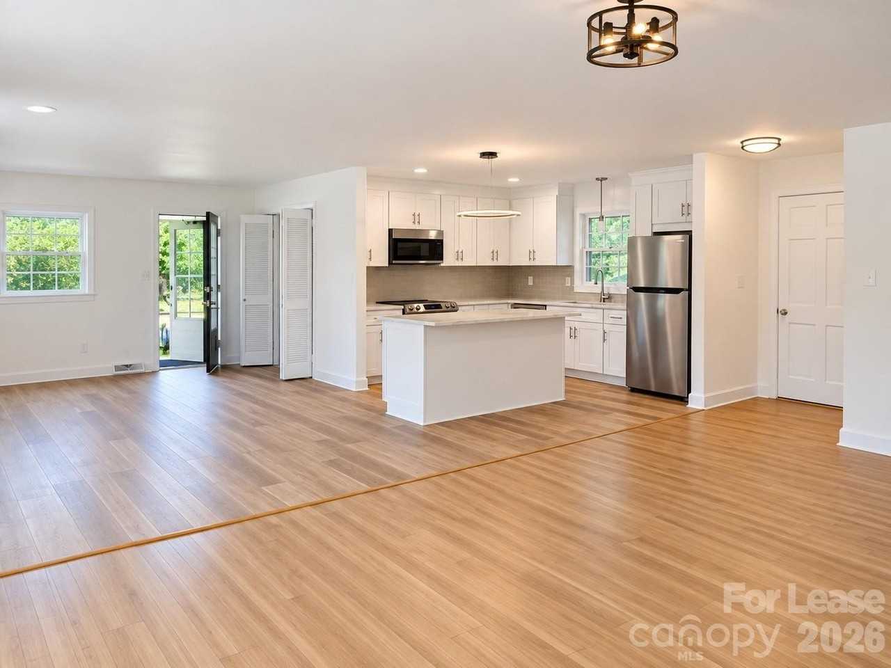 7500 Thorncliff Dr - Photo 4 of 21