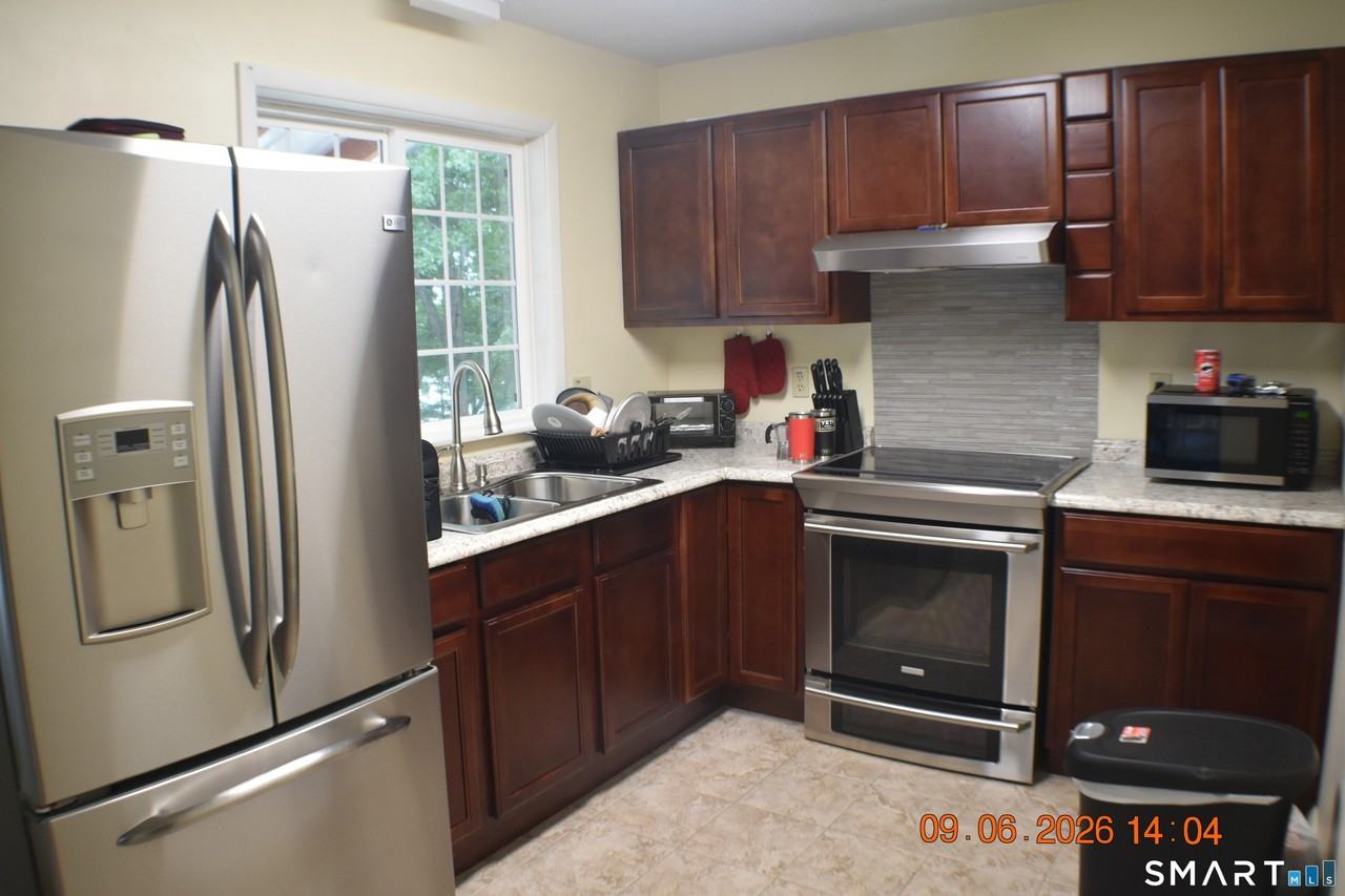 32 Garden Hill Cir #32 - Photo 4 of 17