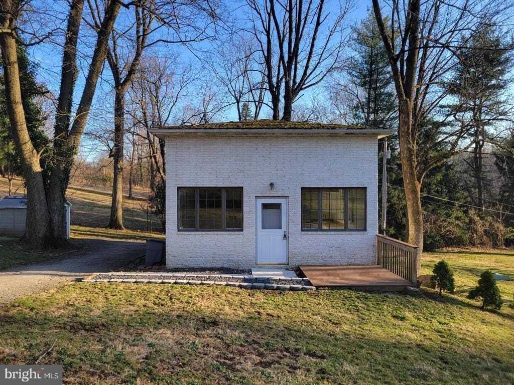 933COTTAGE Stoke Rd - Photo 2 of 26