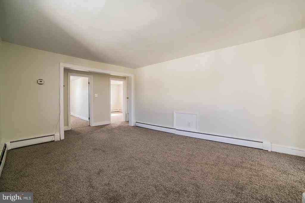 435 Leedom St - Photo 3 of 14
