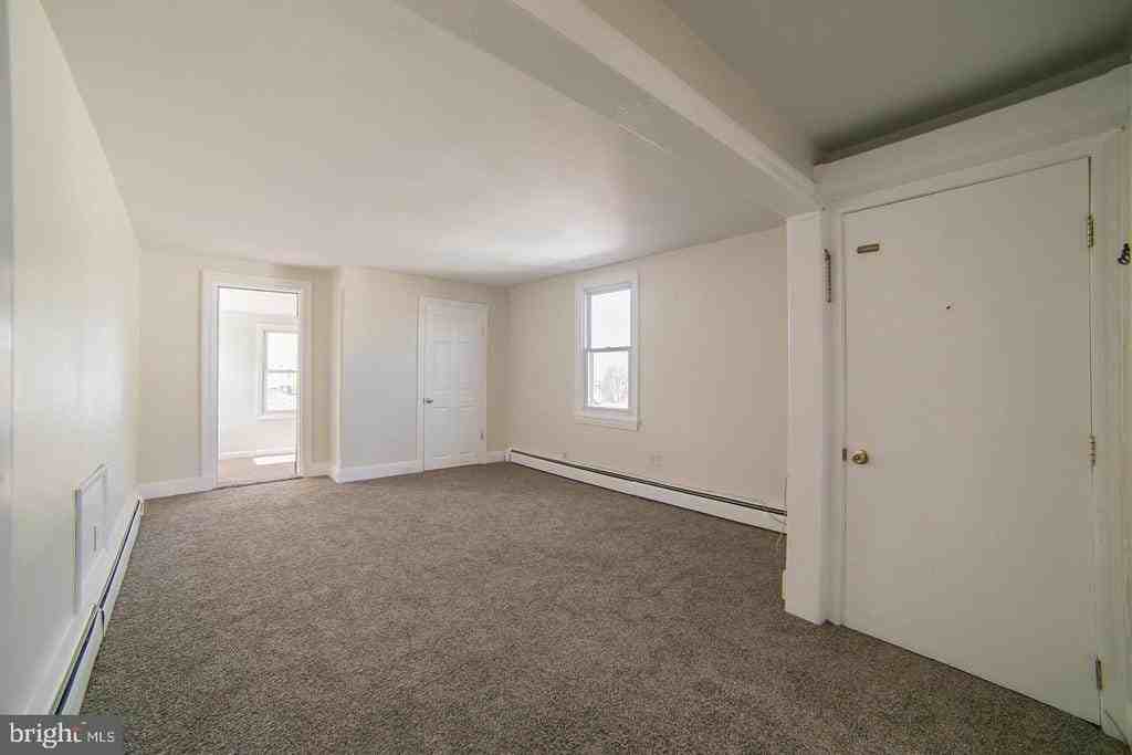 435 Leedom St - Photo 4 of 14