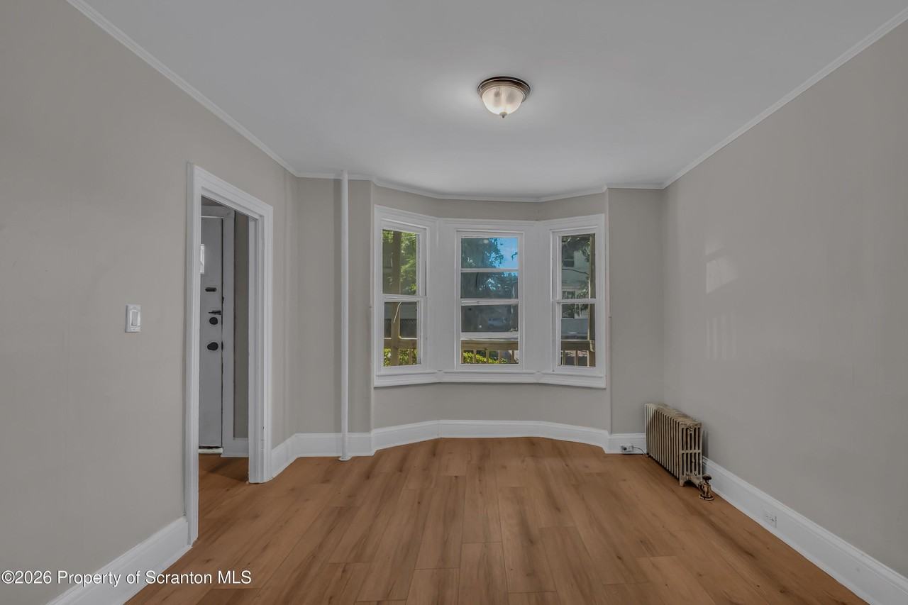 431 Phelps St - Photo 4 of 21
