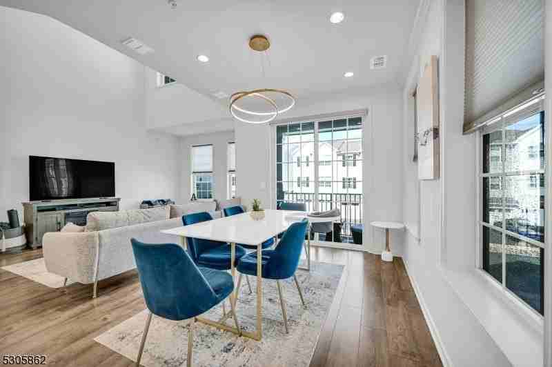 81 Sequoia Dr - Photo 5 of 34