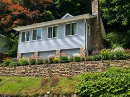 featured image of 180 Lakeside Dr W