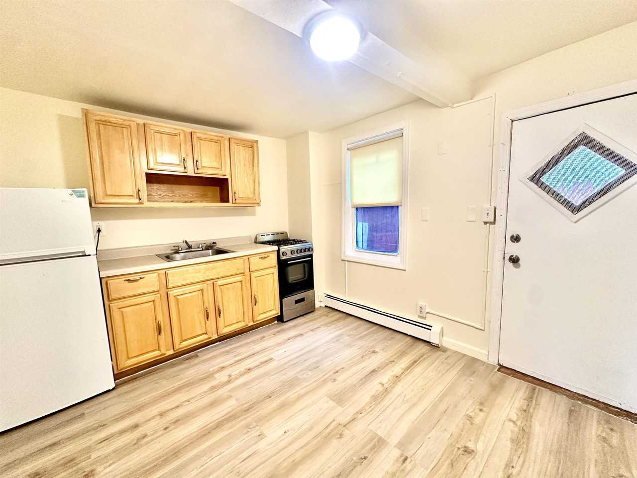 813 7th St #1 - Photo 3 of 13