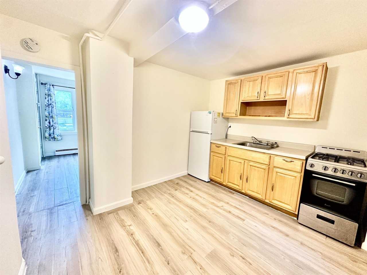 813 7th St #1 - Photo 4 of 13