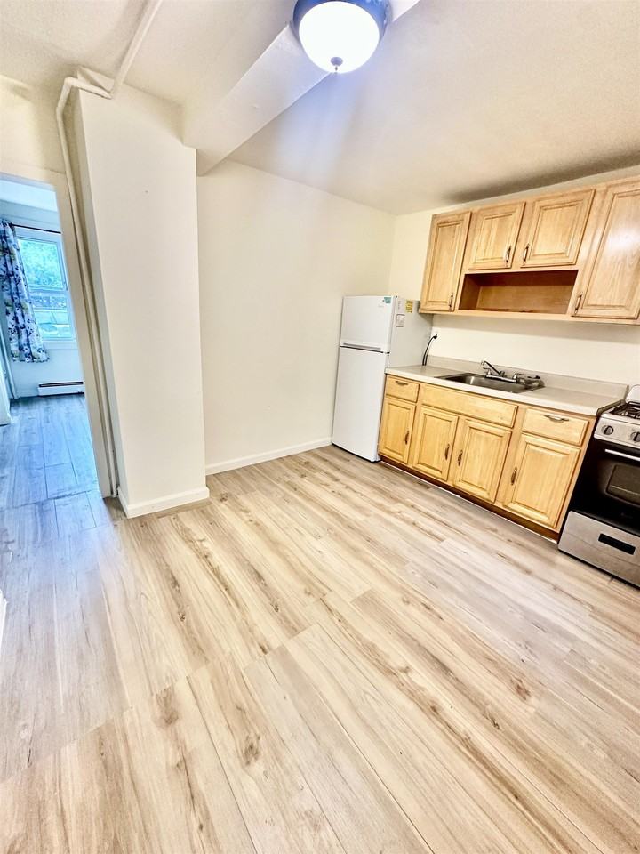 813 7th St #1 - Photo 7 of 13