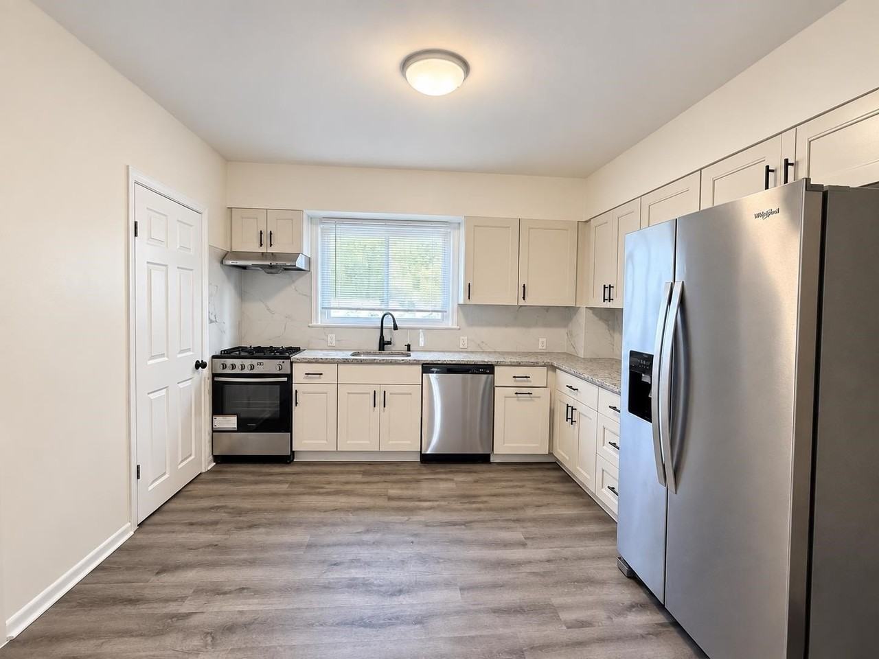 877 Jaques Ave - Photo 3 of 21
