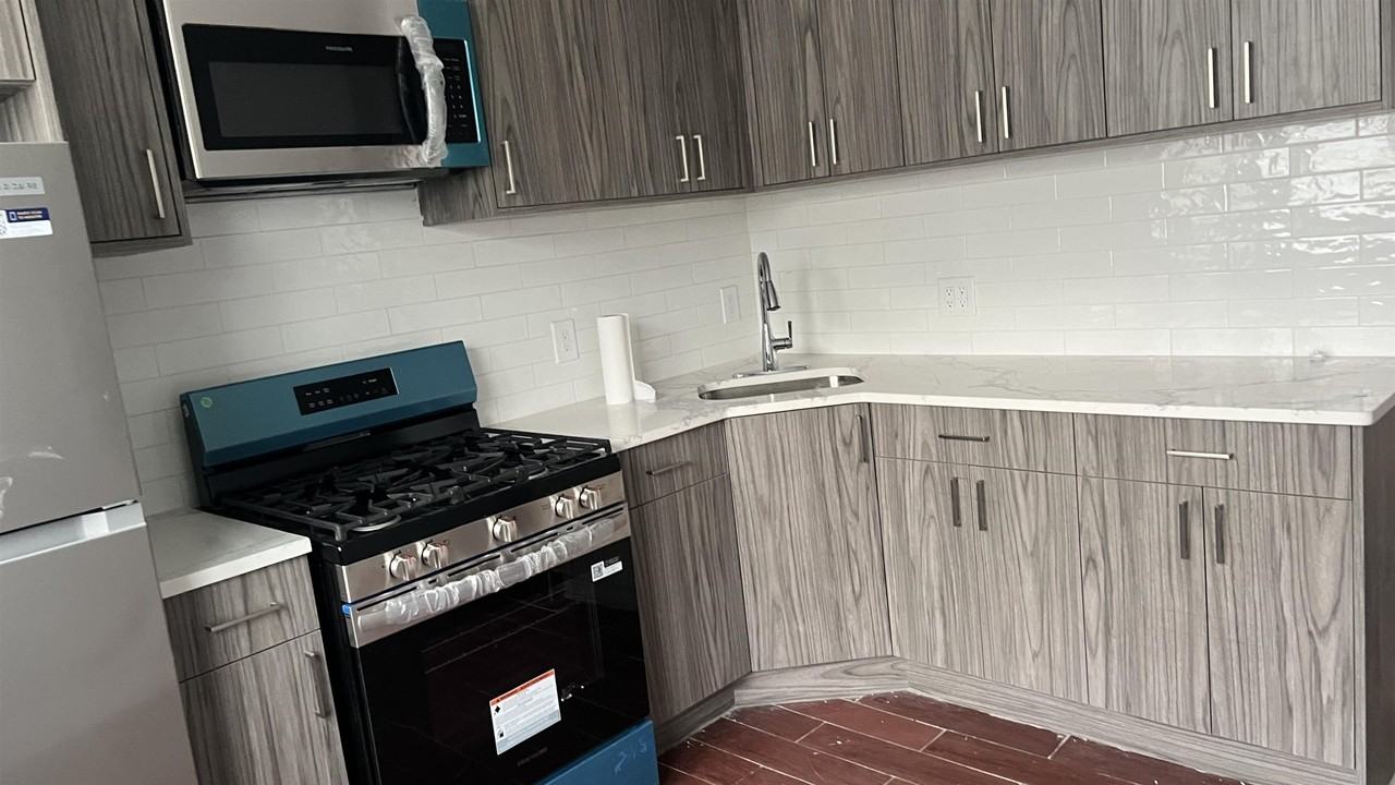 312 Van Nostrand Ave #2