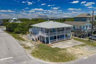 1027 S Shore Dr - Photo 1 of 1