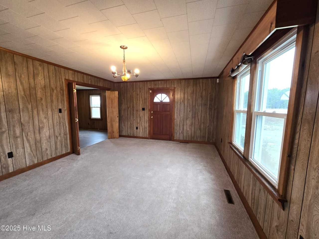 486 Folly Rd - Photo 2 of 8