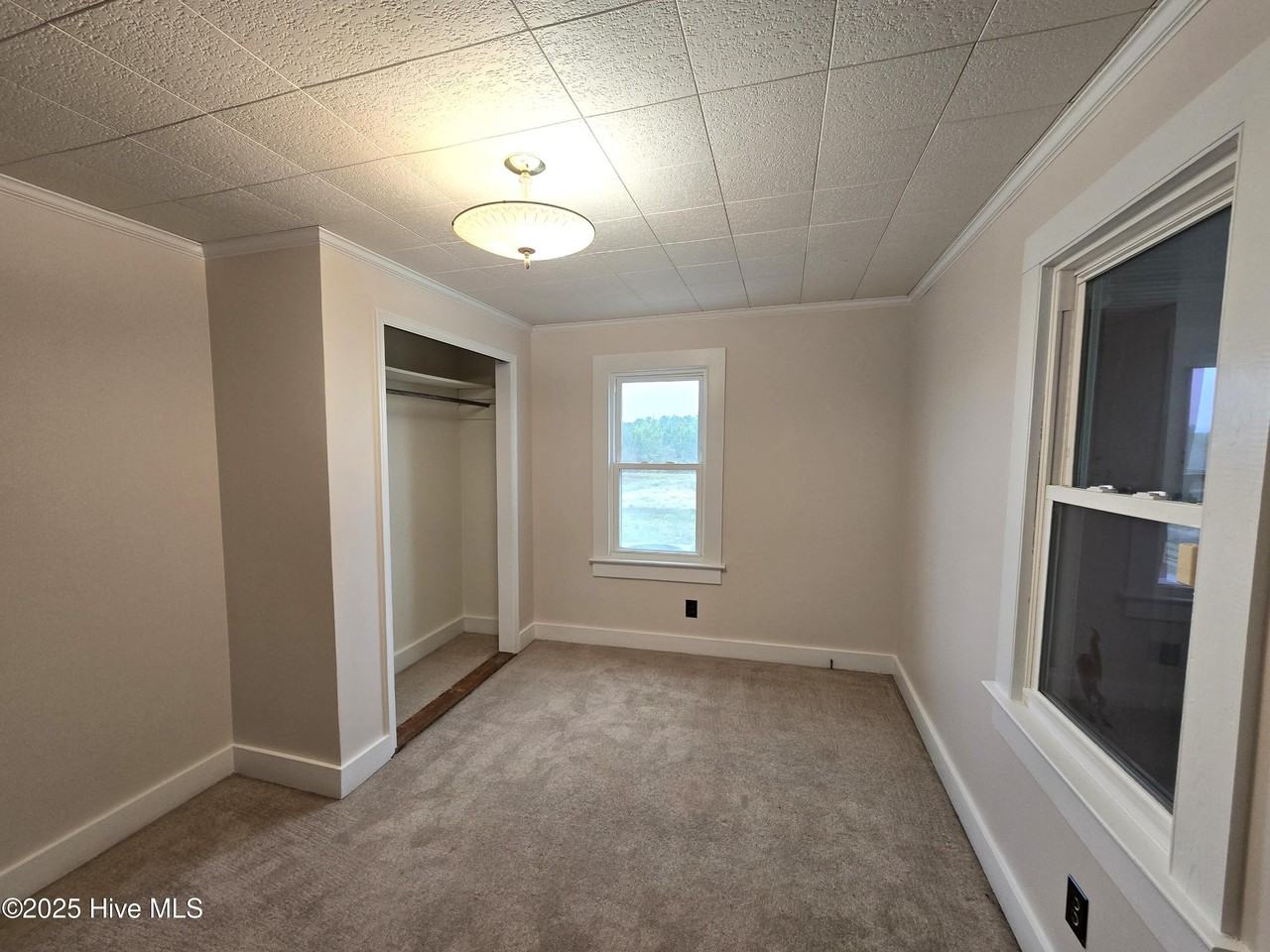 486 Folly Rd - Photo 6 of 8