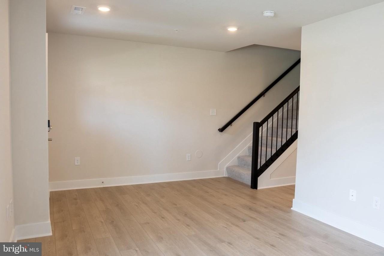 7410 Amega Way - Photo 3 of 33