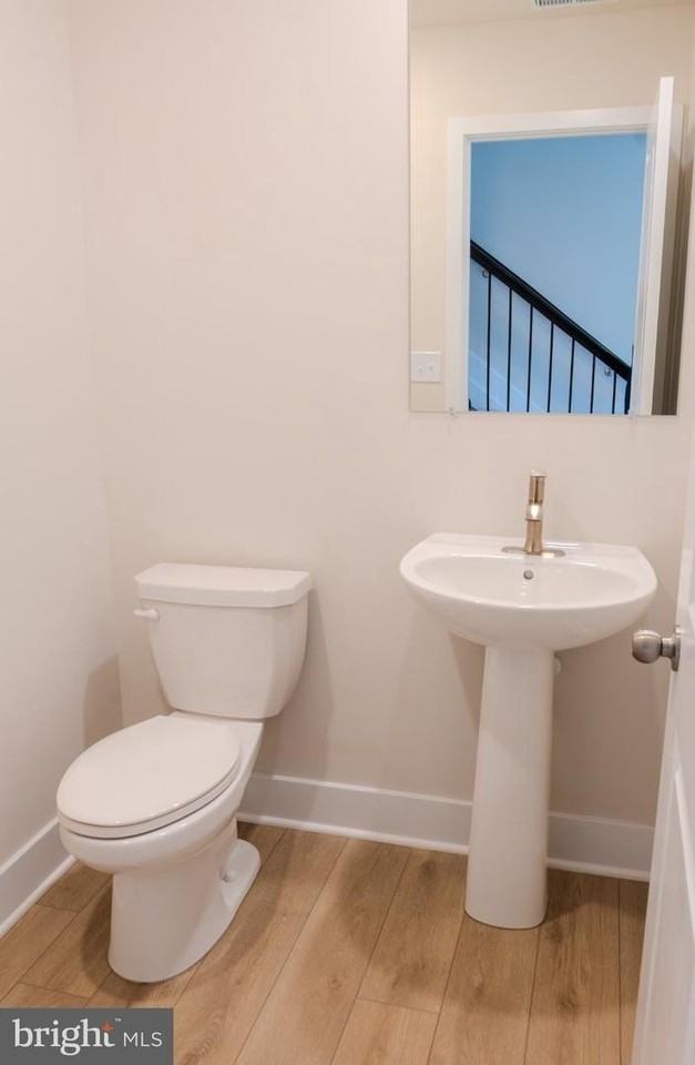 7410 Amega Way - Photo 5 of 33