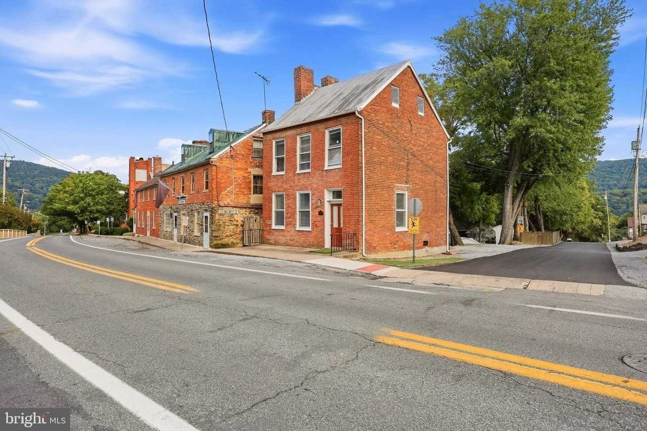 1245 Washington St - Photo 2 of 32