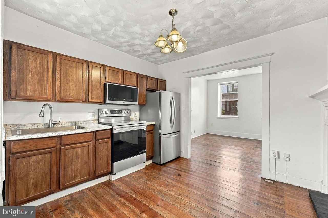 1245 Washington St - Photo 7 of 32