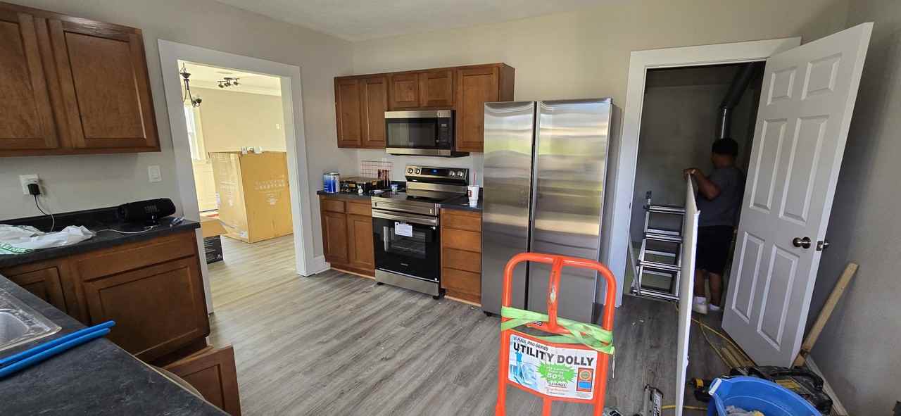 2311 East Grand Avenue - Photo 3 of 28