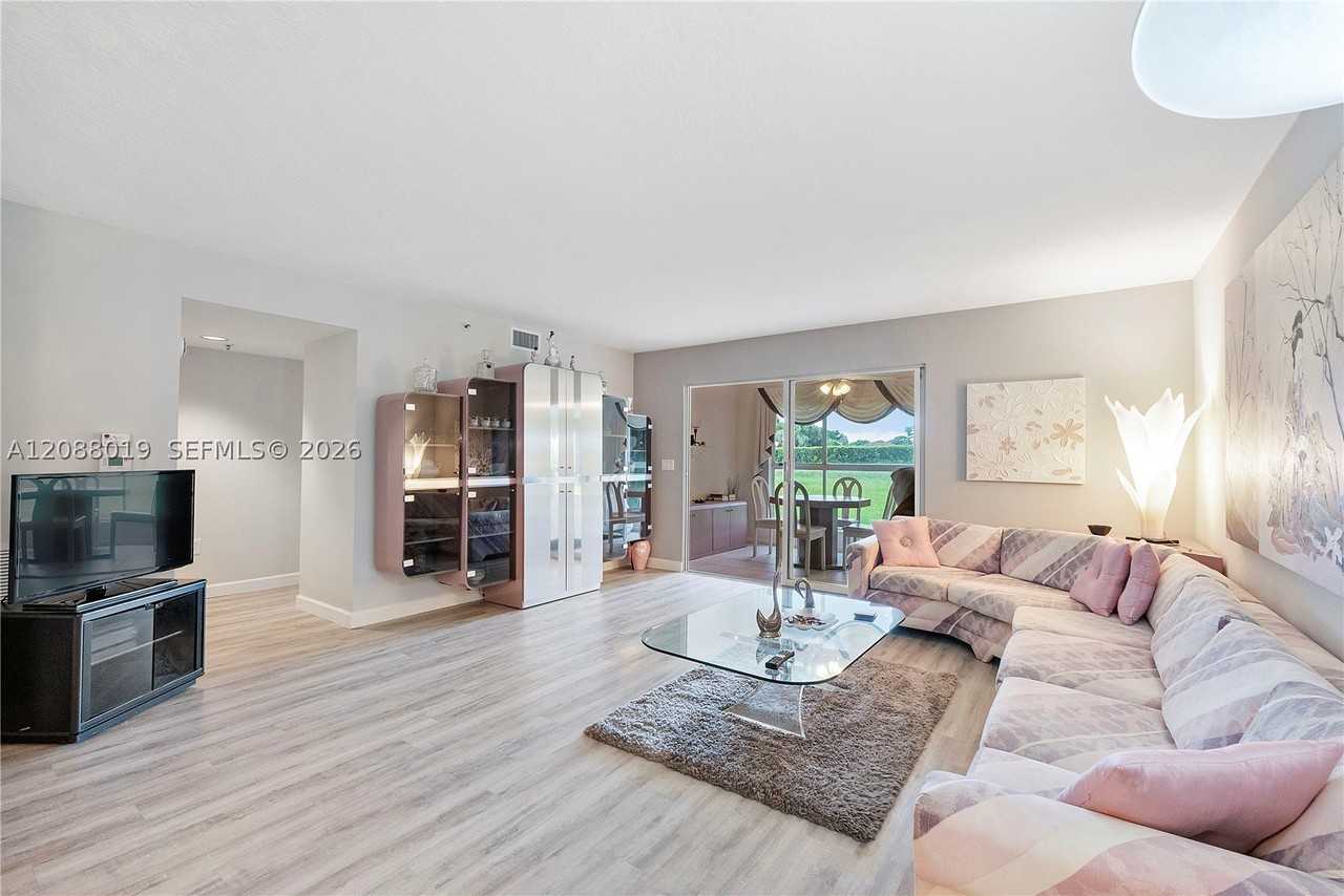 5952 Regal Glen Dr #102 - Photo 4 of 41