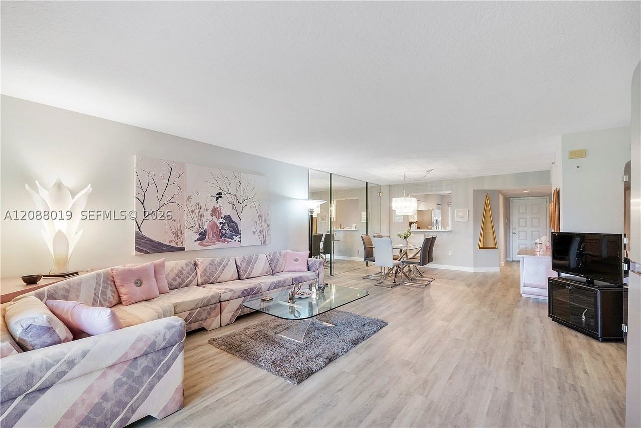 5952 Regal Glen Dr #102 - Photo 5 of 41