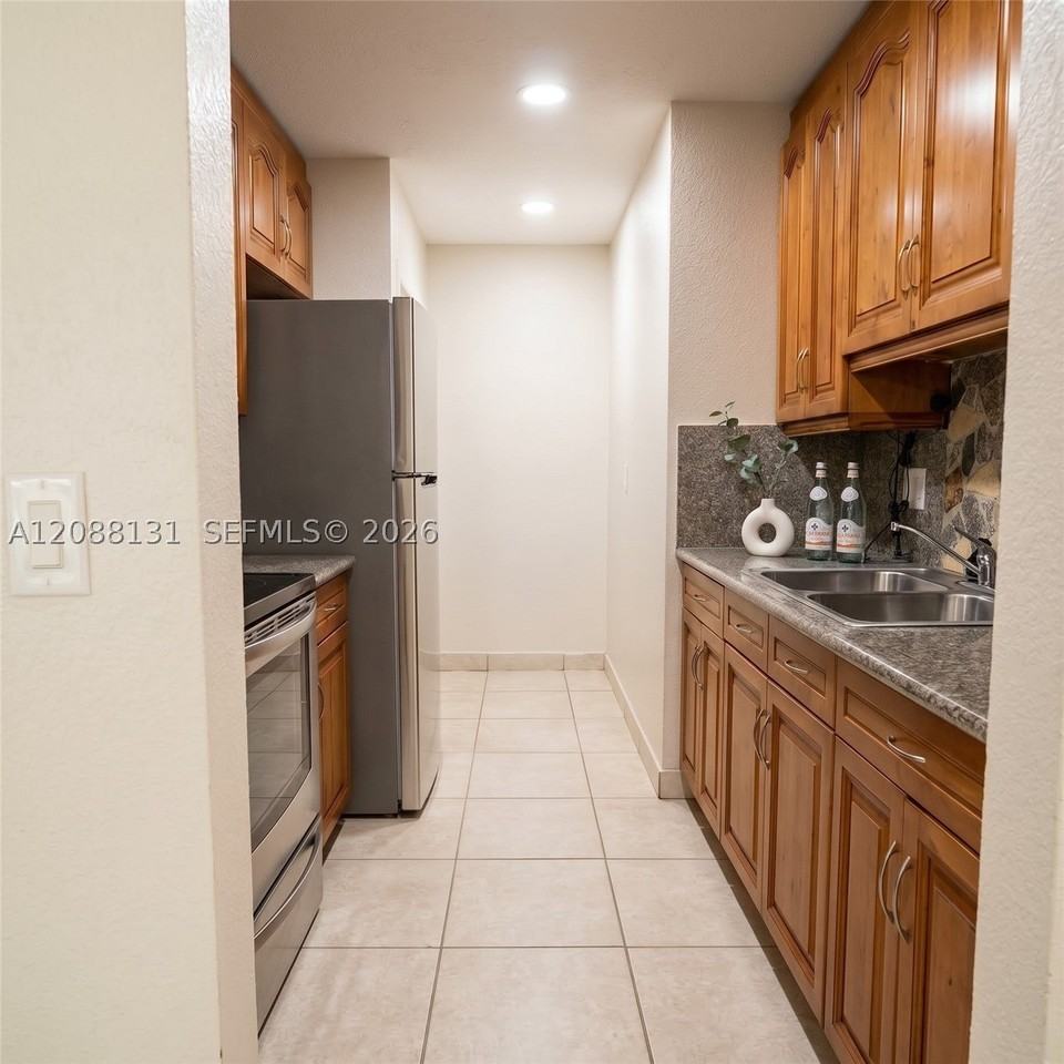 7238 Sw 94th Pl #D5 - Photo 3 of 16