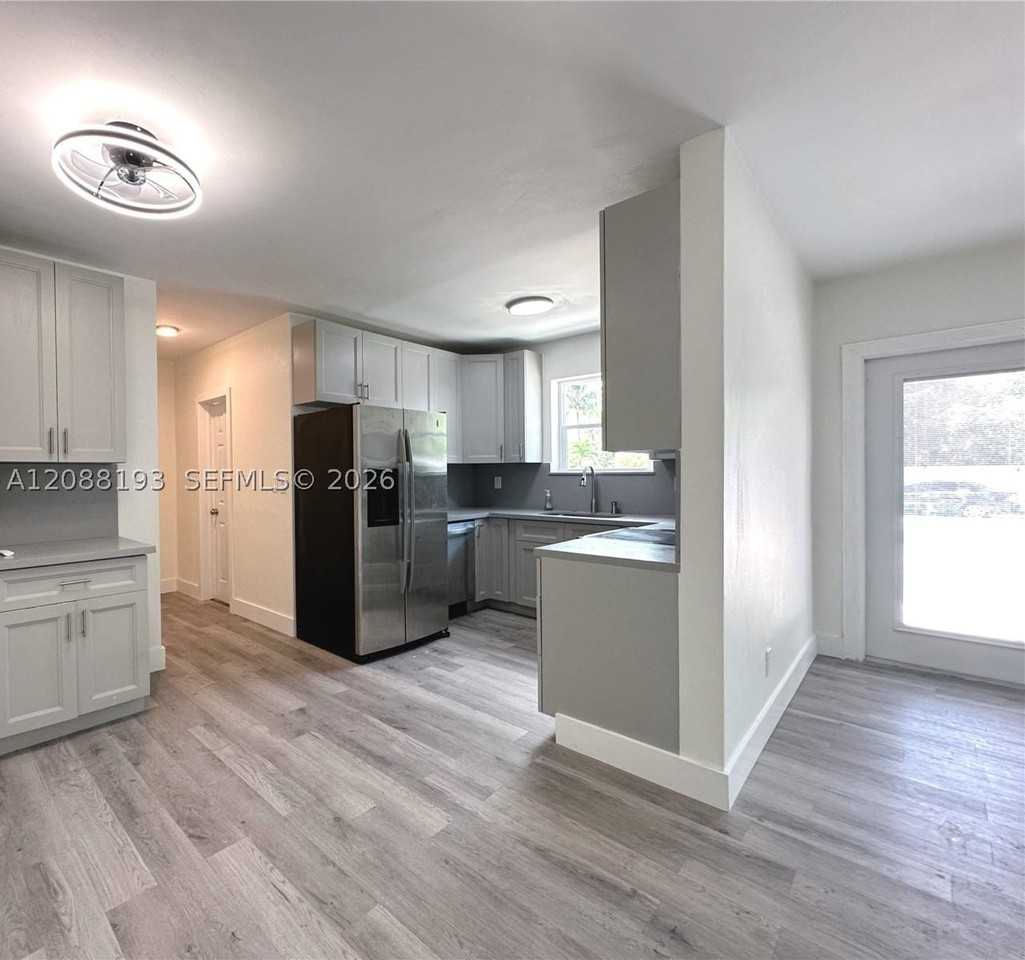 2115 Nw 185th St #A - Photo 4 of 16