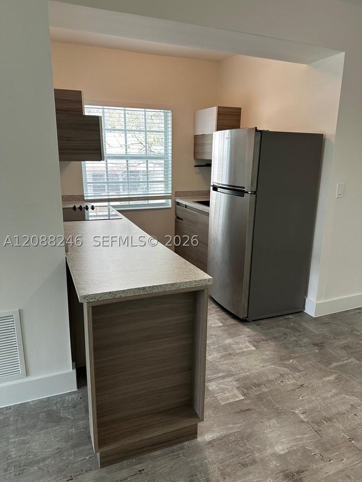 130 Antiquera Ave #8 - Photo 3 of 15