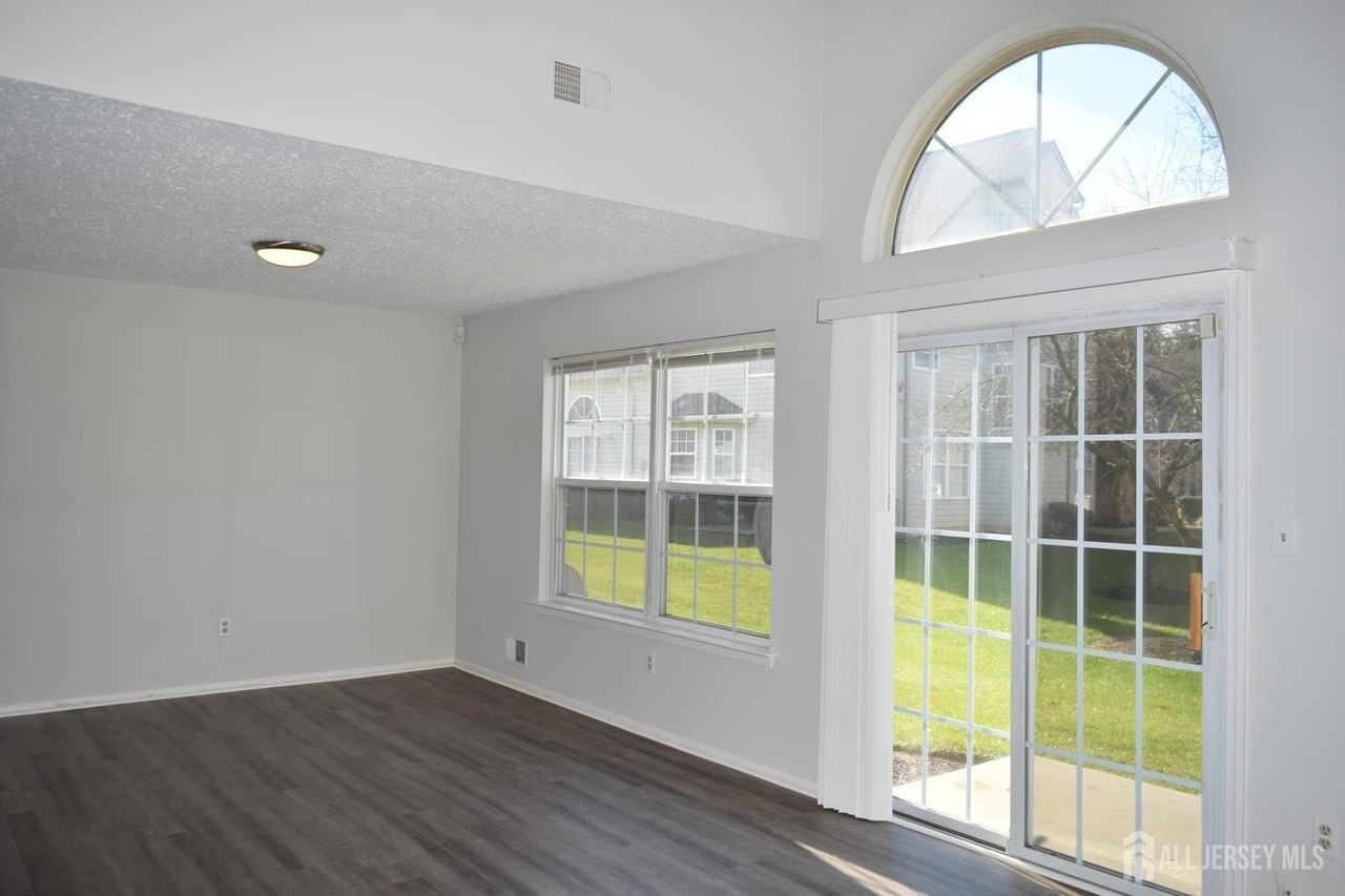 354 Lunar Rd - Photo 6 of 13
