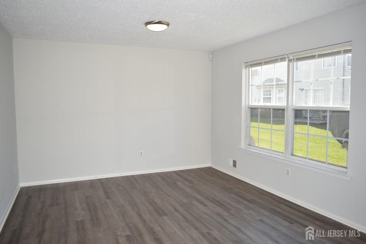 354 Lunar Rd - Photo 7 of 13