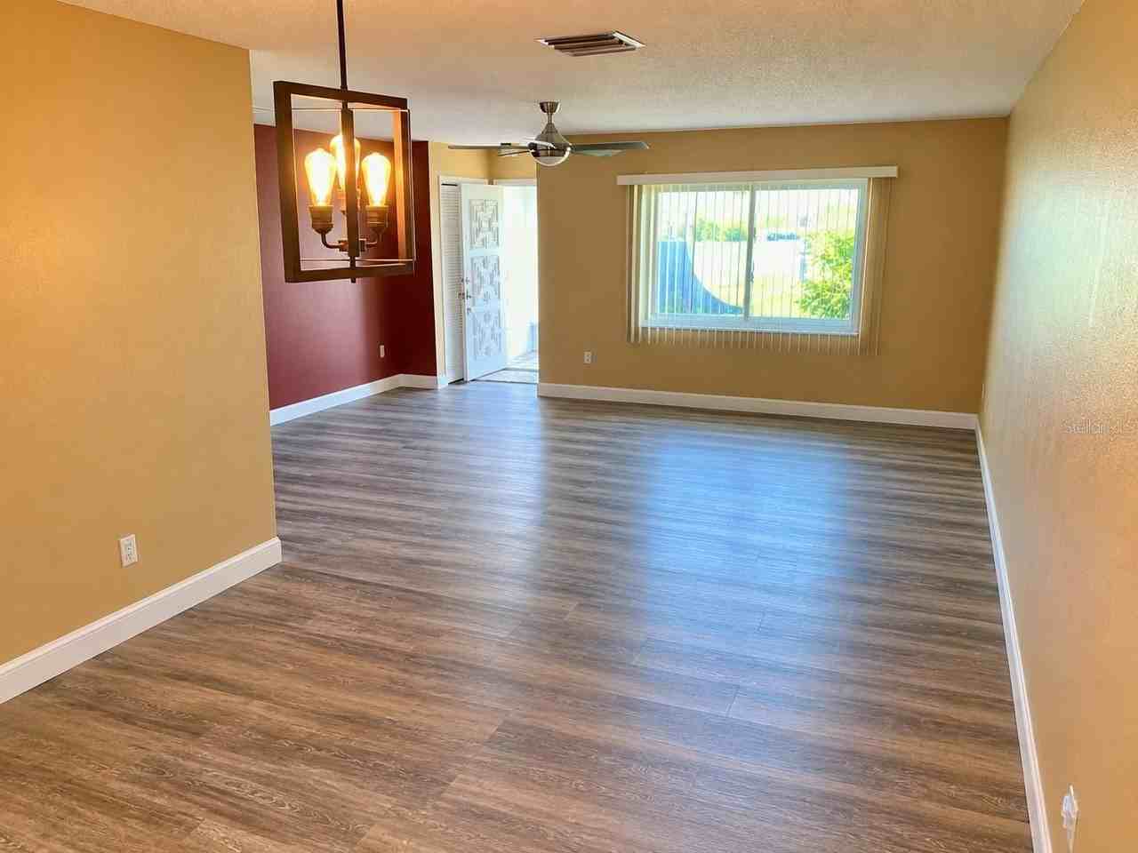 23226 Midway Blvd - Photo 3 of 19