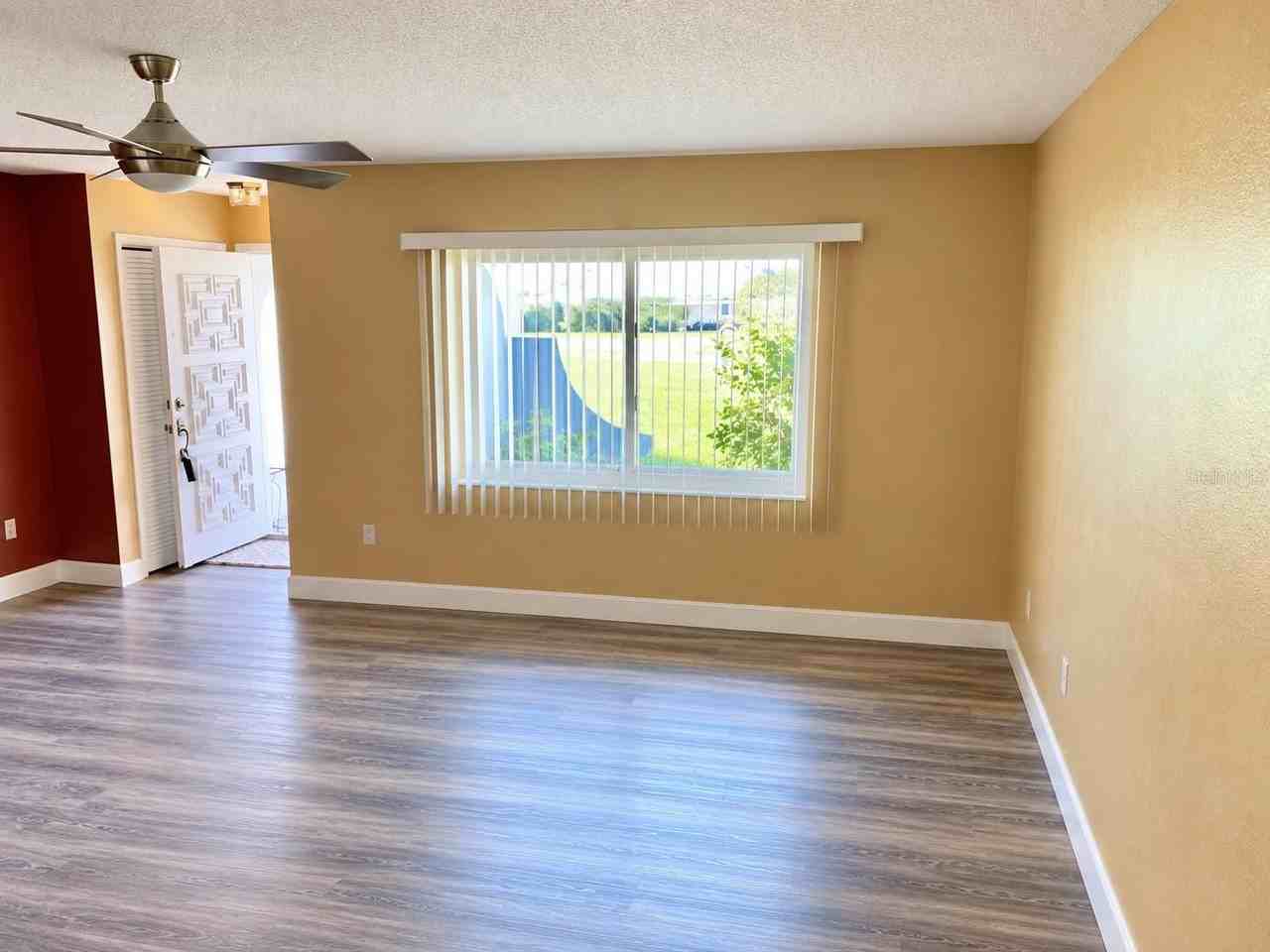 23226 Midway Blvd - Photo 4 of 19