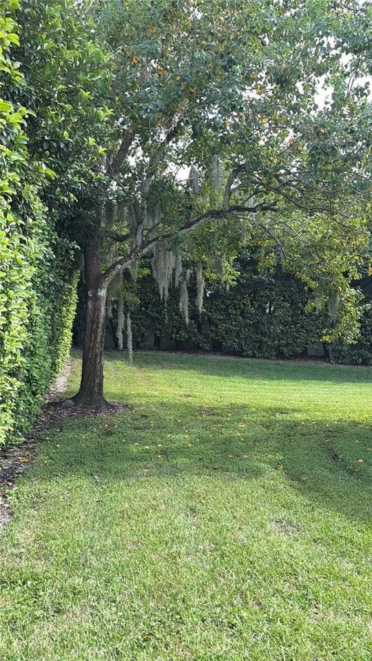 9115 Bay Side Ct - Photo 4 of 32