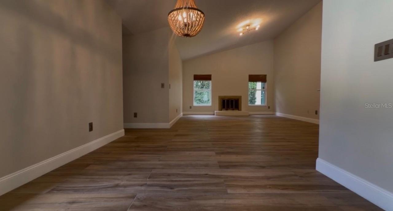 9115 Bay Side Ct - Photo 5 of 32