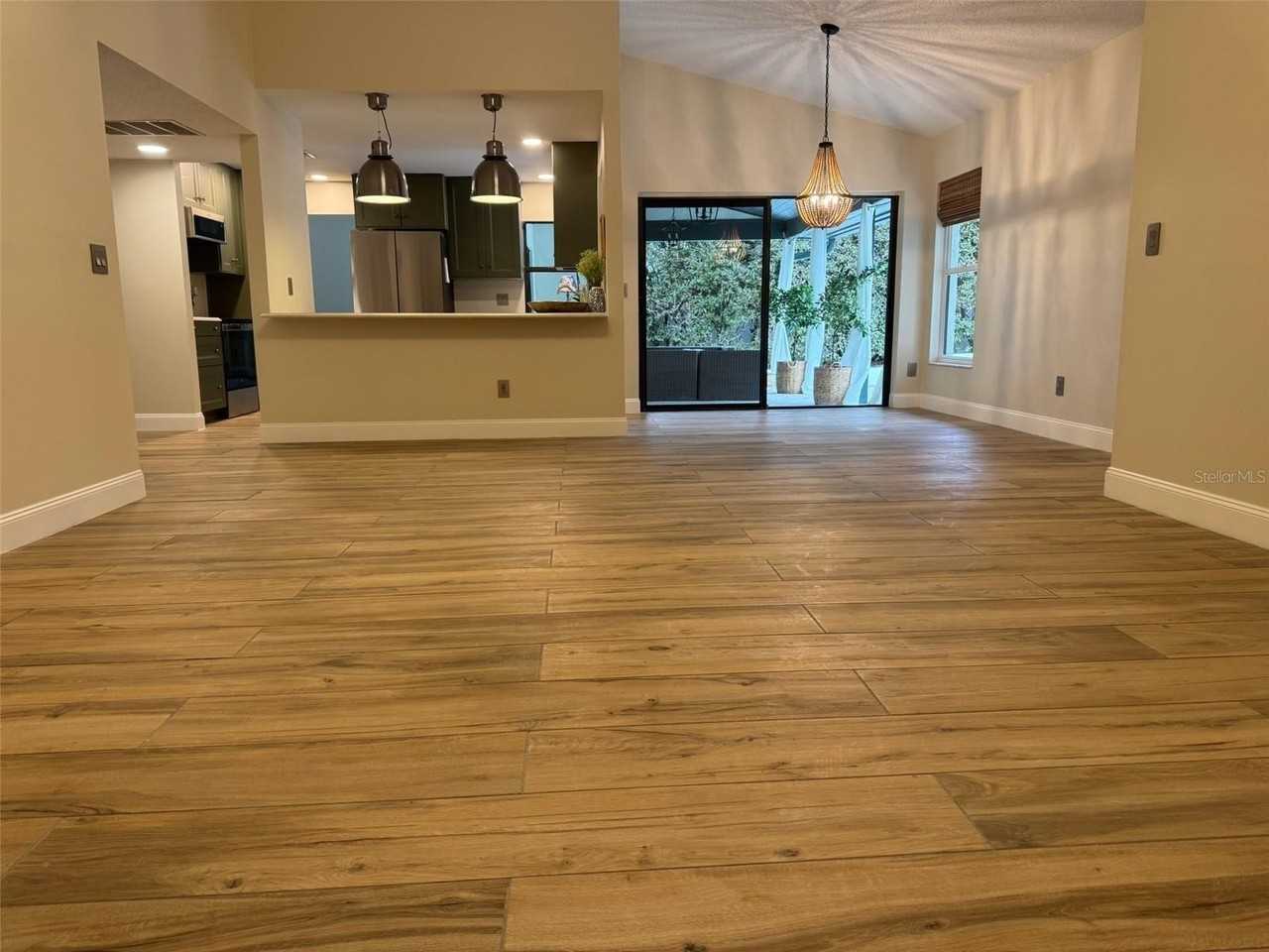 9115 Bay Side Ct - Photo 7 of 32