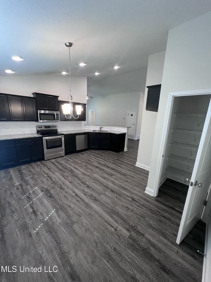 2532 Rutherford Dr - Photo 2 of 18