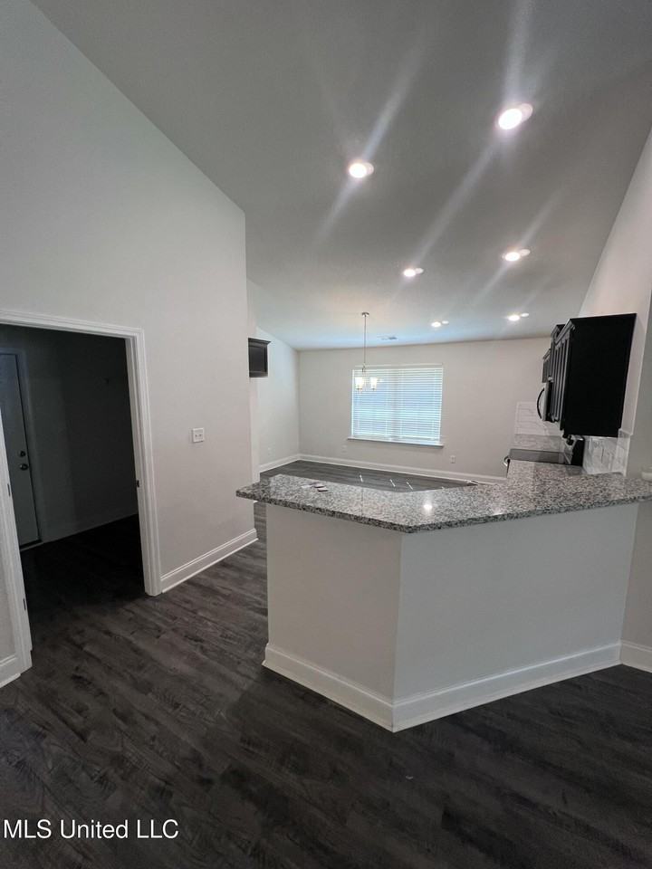 2532 Rutherford Dr - Photo 4 of 18