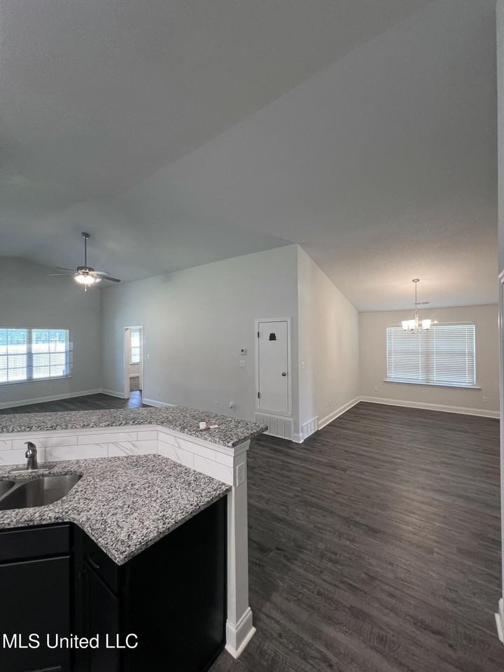 2532 Rutherford Dr - Photo 5 of 18