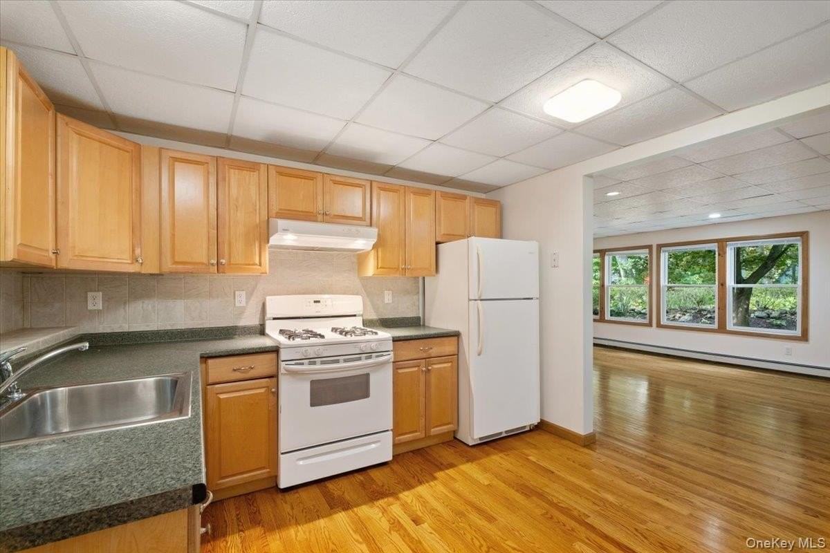 272 Brewster Hill Rd - Photo 3 of 20