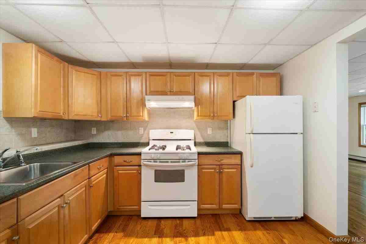 272 Brewster Hill Rd - Photo 4 of 20