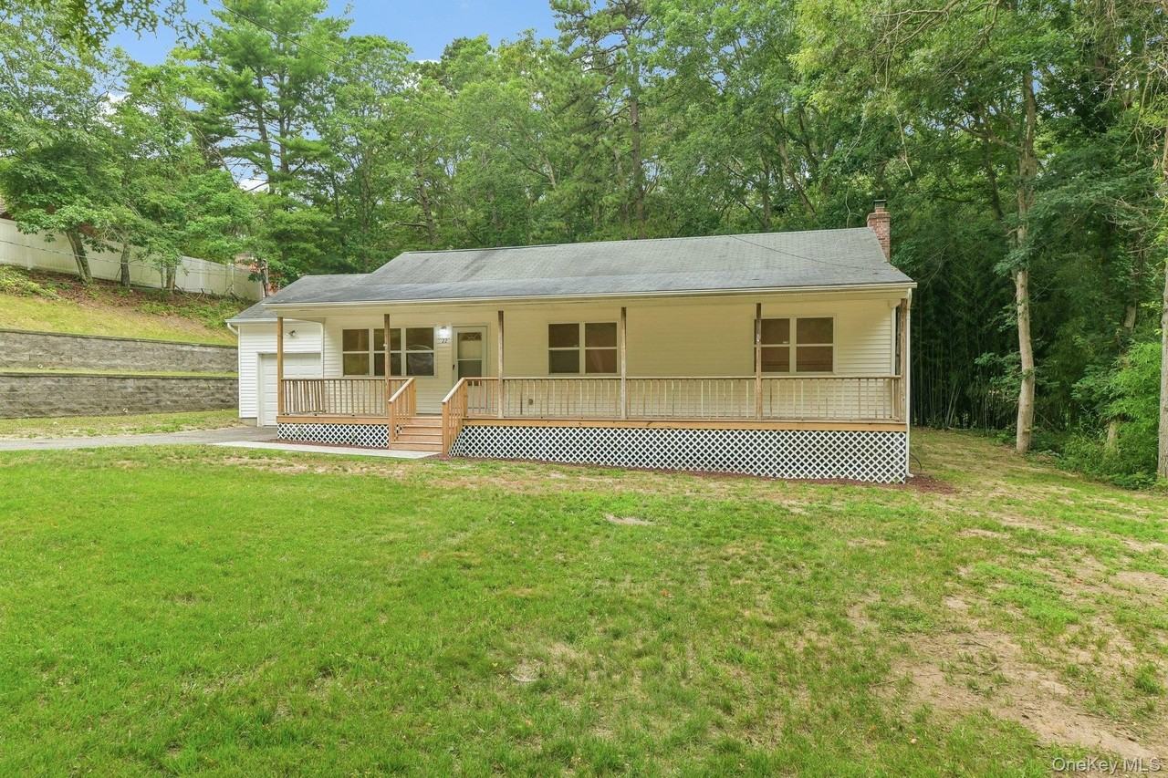 22 Red Maple Rd - Photo 3 of 33