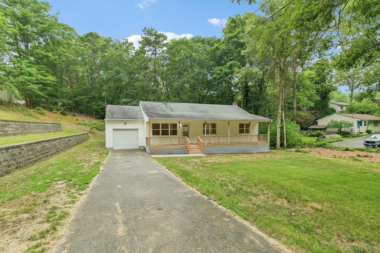 22 Red Maple Rd - Photo 4 of 33